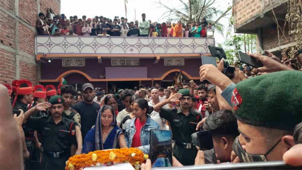 Avalanche Tragedy: लद्दाख में शहीद हुआ नालंदा का जवान, अंतिम संस्कार में उमड़ी भीड़