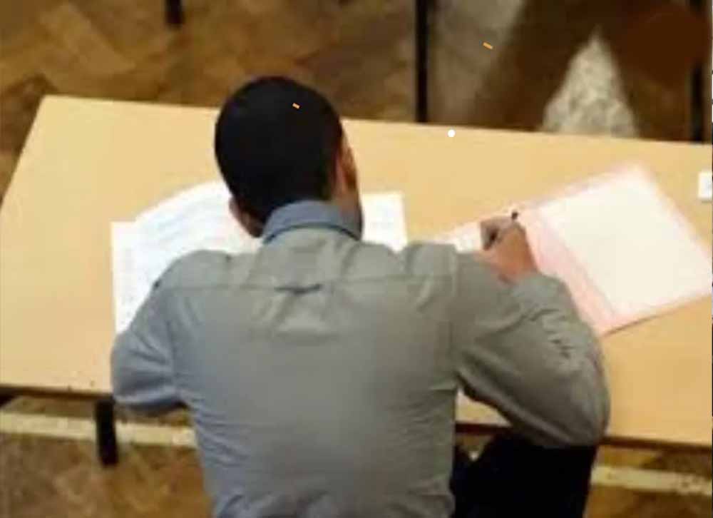 Exam Scam: ब्लूटूथ से चीटिंग का खुलासा, 10 परीक्षार्थी पकड़े गए, मुंगेली सेंटर रद्द