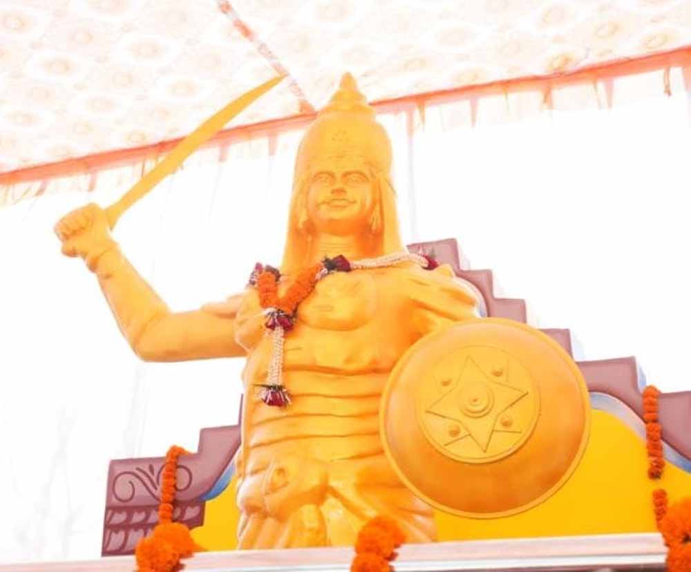 शहीद वीर नारायण सिंह एवं वीरांगना रानी दुर्गावती की प्रतिमाओं का किया अनावरण