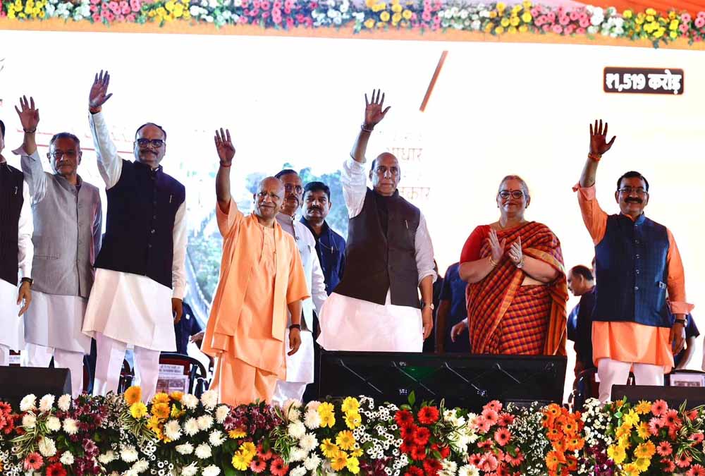 सीएम योगी रक्षा मंत्री राजनाथ सिंह और मुख्यमंत्री योगी आदित्यनाथ ने राजधानी लखनऊ को दी बड़ी सौगात