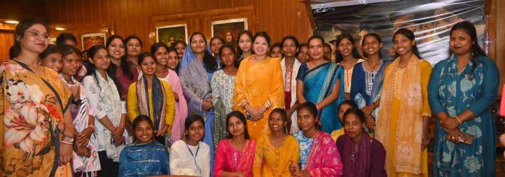 बेटियों के सुरक्षित और सशक्त भविष्य के लिए सामाजिक विषयों से कराया गया अवगत