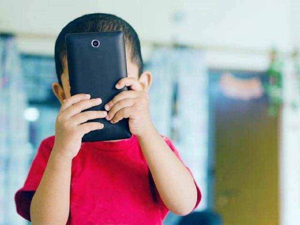 बच्चों के मोबाइल इस्तेमाल पर पंजाब सरकार लगाएगी बैन