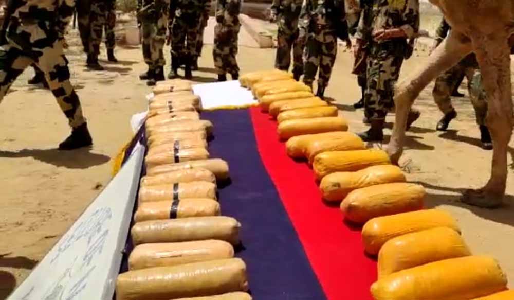 भारत-पाक बॉर्डर पर नाकाम तस्करी: BSF ने गुरदासपुर में 3 आरोपियों को दबोचा, भारी मात्रा में हेरोइन जब्त