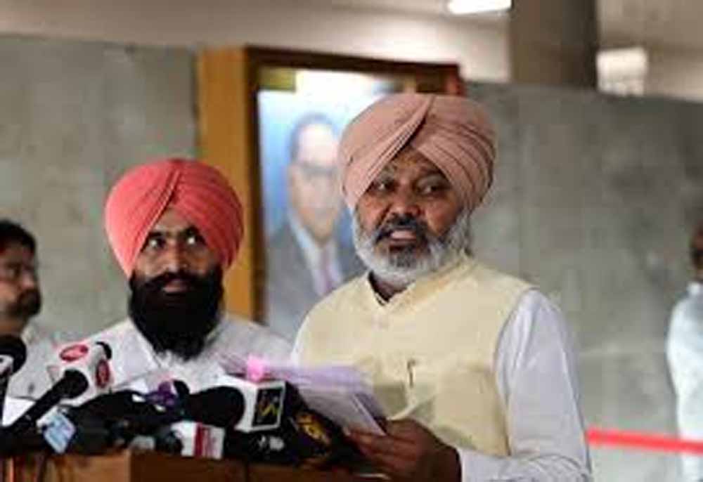 पंजाब सदन में कांग्रेस विधायक की आपत्तिजनक टिप्पणी पर जमकर हंगामा