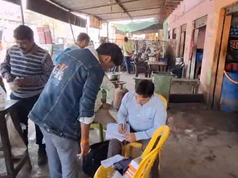 फूड सेफ्टी पर सख्ती: अमृतसर में दुकानों की जांच, गंदगी मिलने पर कार्रवाई