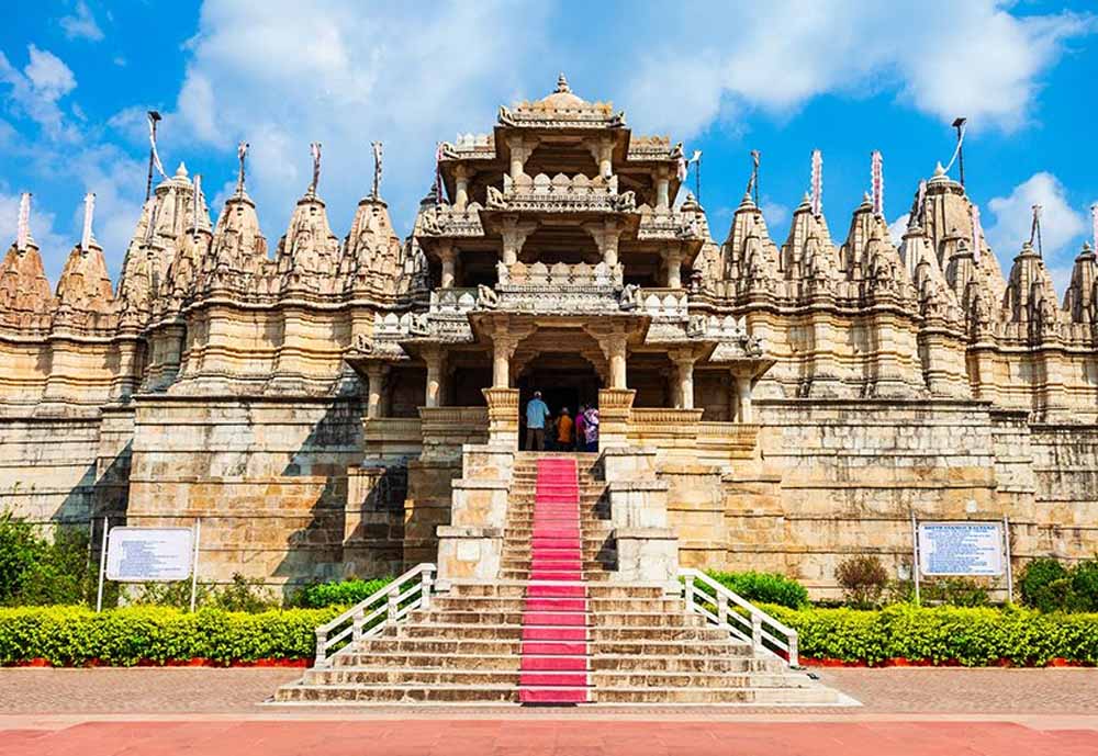 युवा बने प्रेरणा: जैन तीर्थ दर्शन के लिए पंजाब से राजस्थान रवाना हुआ श्रद्धालुओं का जत्था