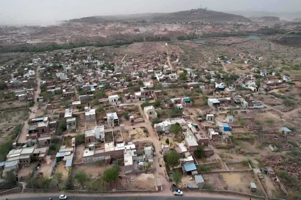 अवैध निर्माण पर कार्रवाई: 9,500 मकानों पर बुलडोजर चलाने का आदेश, कनेक्शन काटे जाएंगे