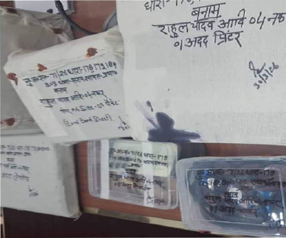 देवरिया में नकली नोट गिरोह का भंडाफोड़: सपा नेता निकला ‘धुरंधर’, चार आरोपी पकड़े गए