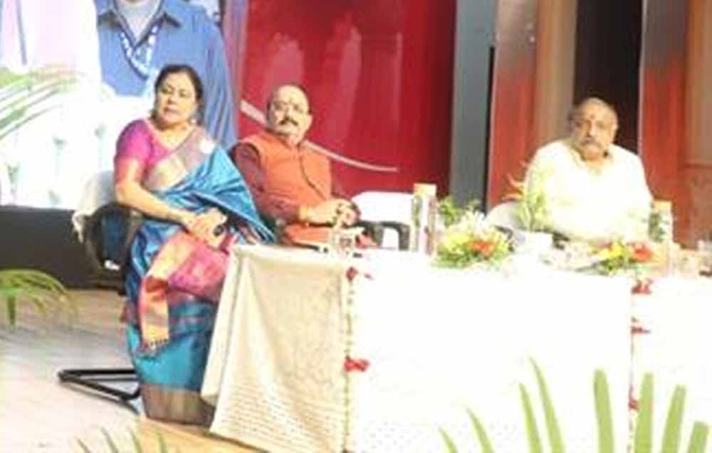 सरोजिनी नायडू महाविद्यालय के वार्षिक उत्सव में हुए शामिल सरोजिनी नायडू महाविद्यालय के वार्षिक उत्सव में हुए शामिल