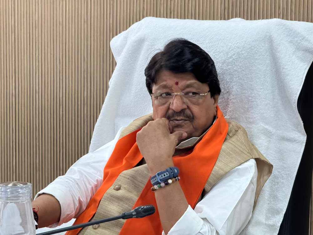 श्रमिक वर्ग कल्याण के लिये बहुमंजिला एलआईजी और ईडब्ल्यूएस आवास निर्मित करें : मंत्री विजयवर्गीय