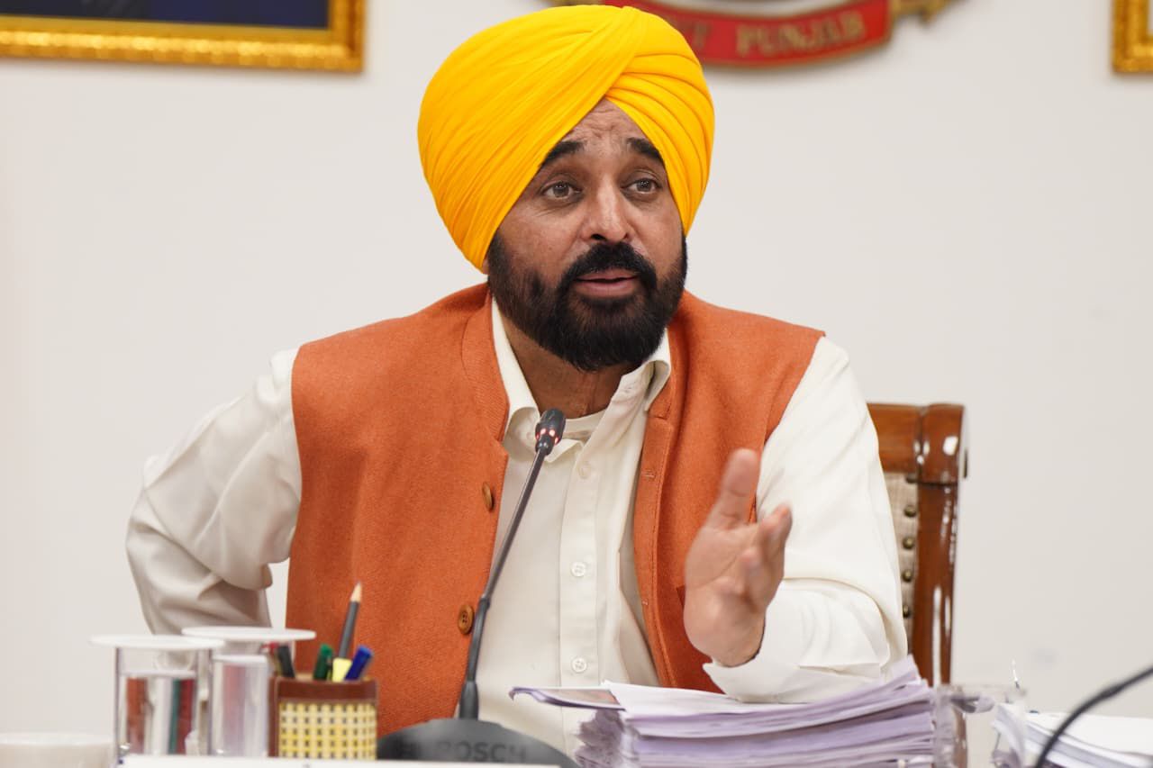 - पंजाब सरकार ने फंसे पंजाबियों के परिवारों की सहायता के लिए 24x7 कंट्रोल रूम स्थापित किया: मुख्यमंत्री भगवंत सिंह मान