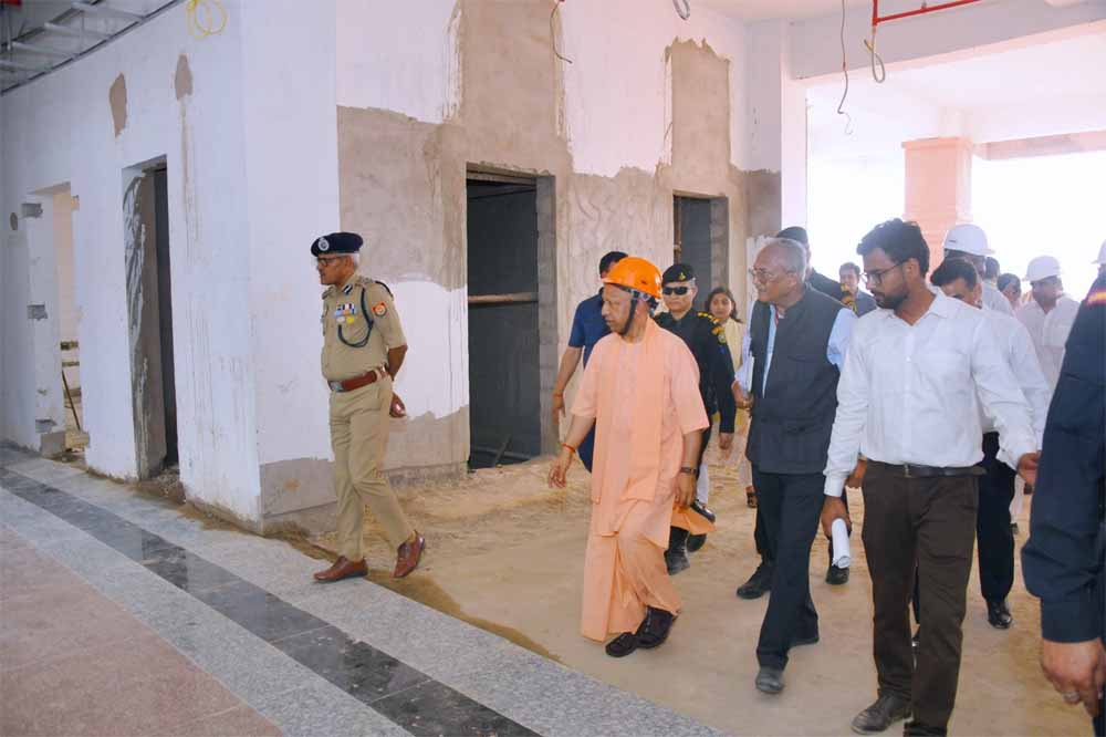 मुख्यमंत्री योगी आदित्यनाथ ने बलरामपुर में मां पाटेश्वरी विश्वविद्यालय का किया स्थलीय निरीक्षण