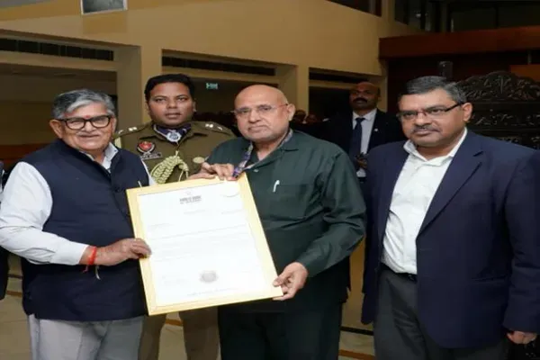 अविनाश राय खन्ना को 'वर्ल्ड बुक ऑफ रिकॉर्ड्स' सम्मान: राज्यपाल गुलाब चंद कटारिया ने दी बधाई अविनाश राय खन्ना को 'वर्ल्ड बुक ऑफ रिकॉर्ड्स' सम्मान: राज्यपाल गुलाब चंद कटारिया ने दी बधाई