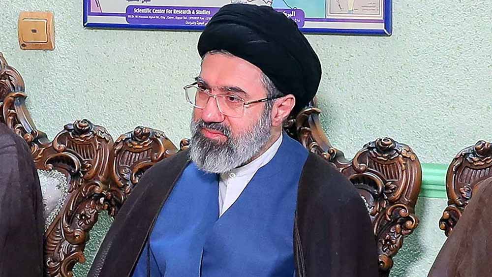 कौन हैं Mojtaba Khamenei और क्यों हैं रहस्य के घेरे में? Iran पर हमलों के बीच बढ़ी अटकलें