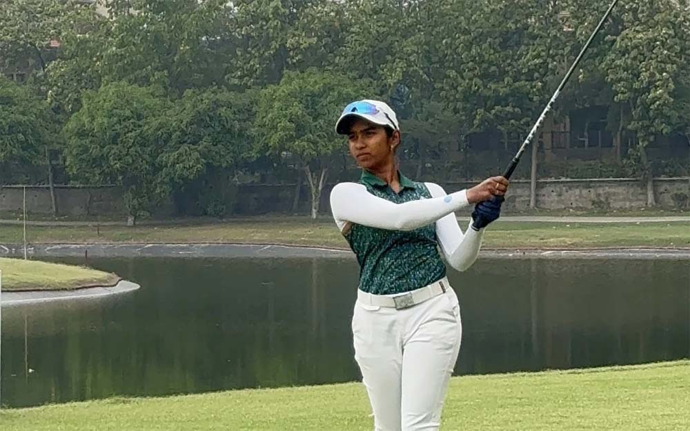 दबाव में भी चमकी जैस्मीन, बोगी के बाद भी 3 शॉट आगे