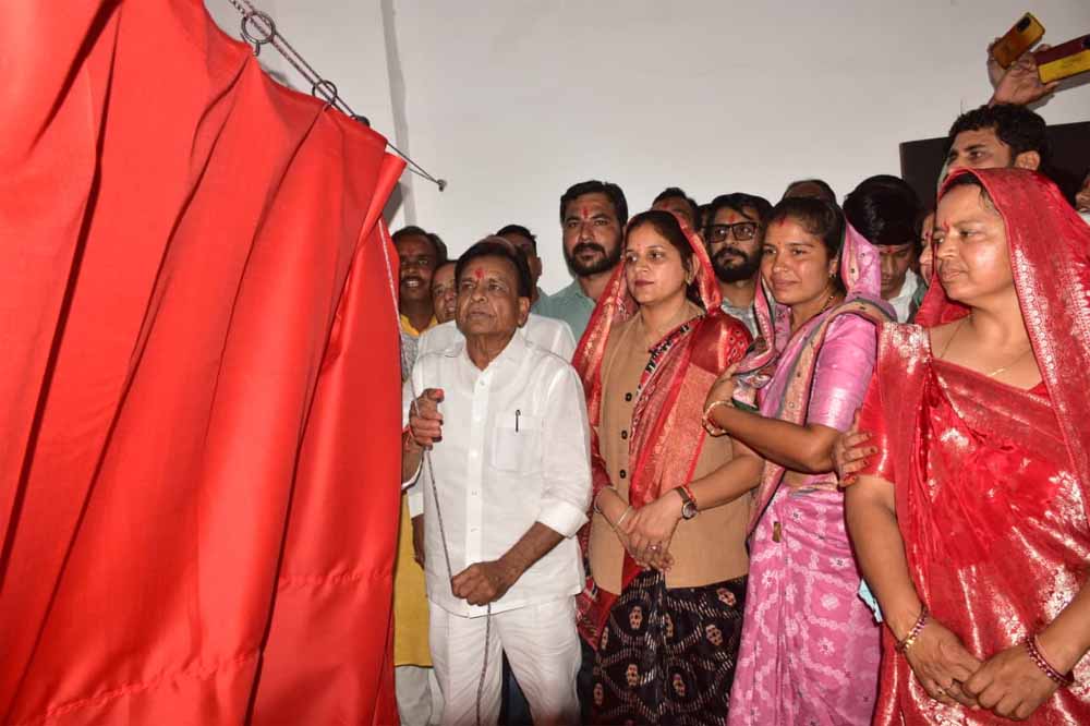 मांगलिक भवनों का निर्माण गुणवत्ता के साथ समय-सीमा में करें पूर्ण : उप मुख्यमंत्री देवड़ा