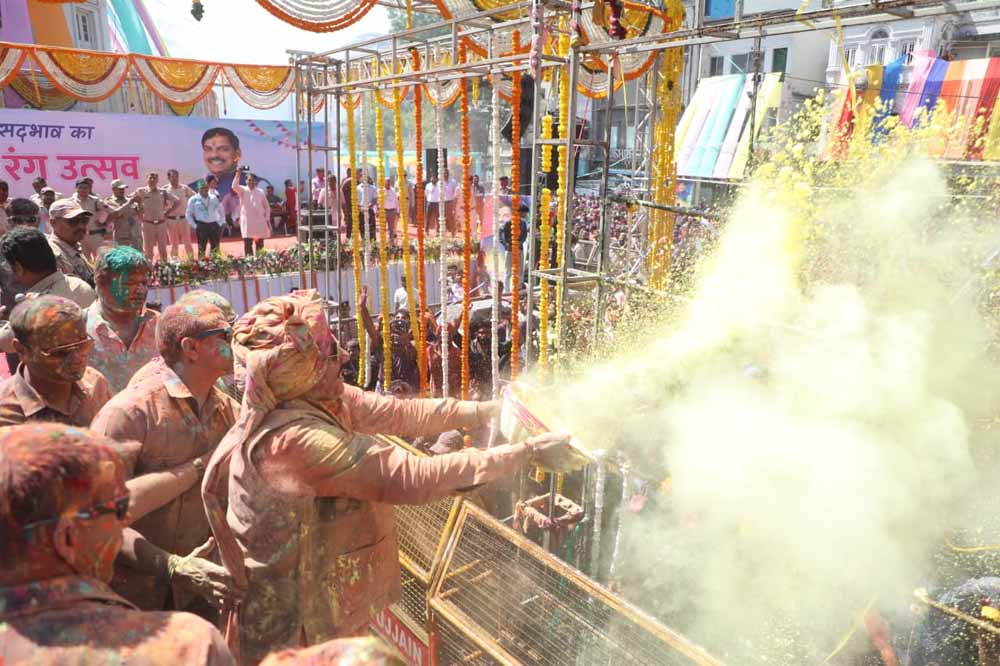 परंपरागत ध्वज चल समारोह हमारे सांस्कृतिक गौरव का प्रतीक