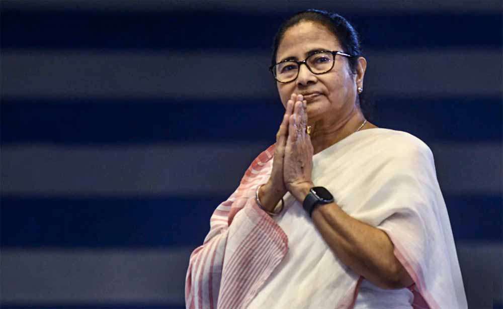 ममता बनर्जी के गंभीर आरोप: चुनाव आयोग की निष्पक्षता पर उठाए सवाल, ‘इमरजेंसी जैसे हालात’ का दावा