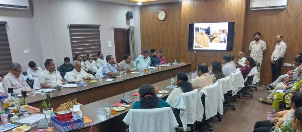 छत्तीसगढ़ आदिवासी, स्थानीय स्वास्थ्य परंपरा एवं औषधि पादप बोर्ड की समीक्षा बैठक सम्पन्न