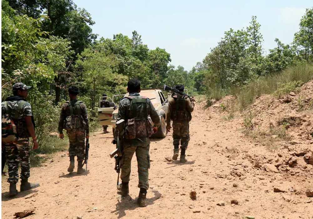 कांकेर ऑपरेशन में बड़ी सफलता, 3 नक्सलियों ने डाली हथियार, 14 की तलाश तेज