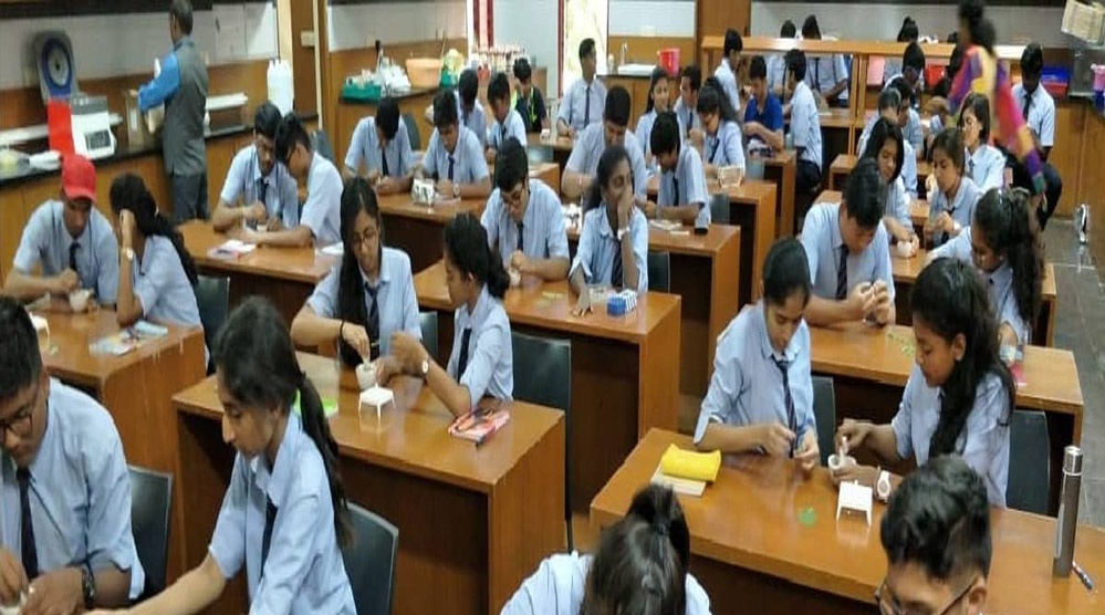 नए शैक्षणिक सत्र में सरकारी स्कूलों में पढ़ाएंगे कलेक्टर और 162 अधिकारी, क्या होगा खास?