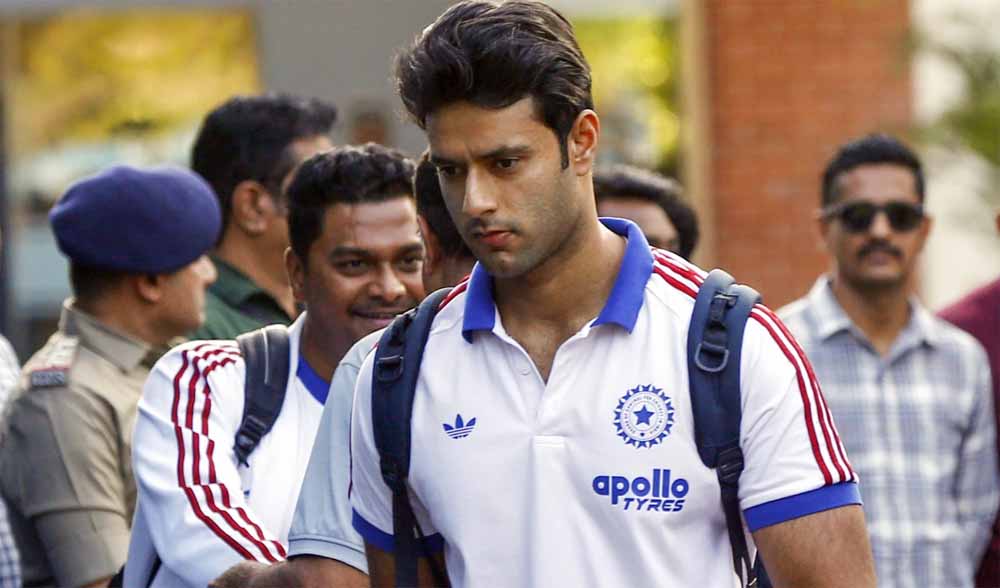 टिकट न मिलने पर शिवम दुबे का अनोखा सफर, फ्लाइट छोड़ थर्ड एसी से छिपते-छिपाते पहुंचे घर