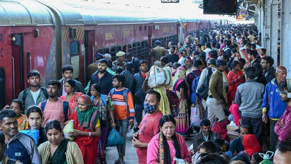 Tatkal में बवाल: 3 मिनट में वेटिंग 300 पार, 10 मिनट में नो टिकट—जानें कौन-सी ट्रेनें फुल