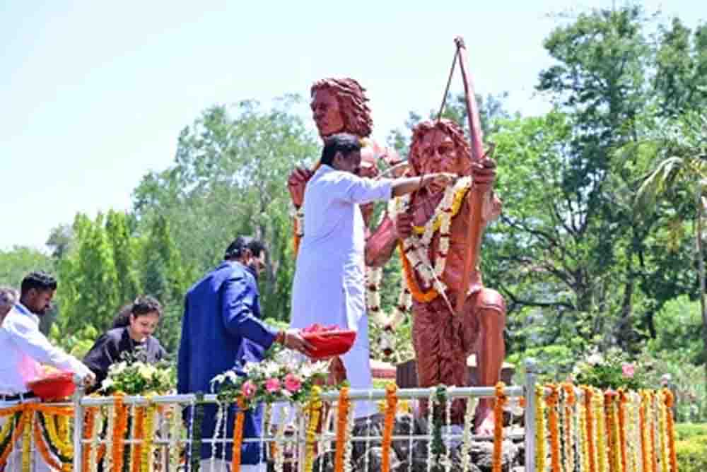 सिदो-कान्हू जयंती पर सीएम हेमंत सोरेन का संदेश, संघर्ष और साहस से लें प्रेरणा सिदो-कान्हू जयंती पर सीएम हेमंत सोरेन का संदेश, संघर्ष और साहस से लें प्रेरणा