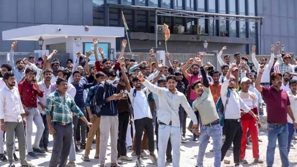 42 हजार कर्मचारी सड़कों पर, फर्जी सोशल मीडिया अकाउंट से भड़काने का शक