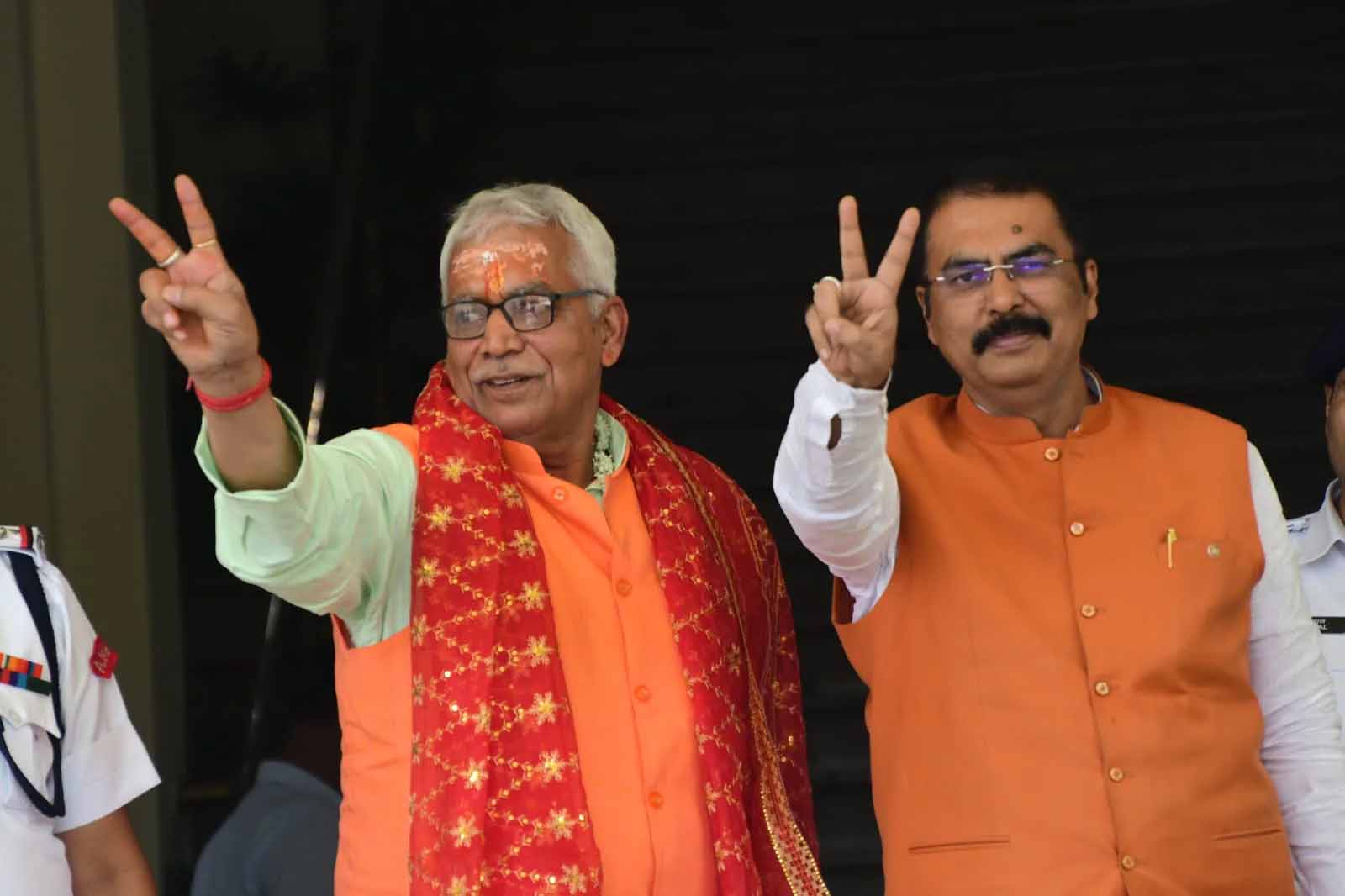 कैबिनेट विस्तार से पहले बीजेपी की रणनीति, अरविंद शर्मा को बनाया MLC उम्मीदवार कैबिनेट विस्तार से पहले बीजेपी की रणनीति, अरविंद शर्मा को बनाया MLC उम्मीदवार