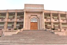 बकाया भुगतान नहीं करने पर सरकारी दफ्तर में कुर्की, मचा हड़कंप