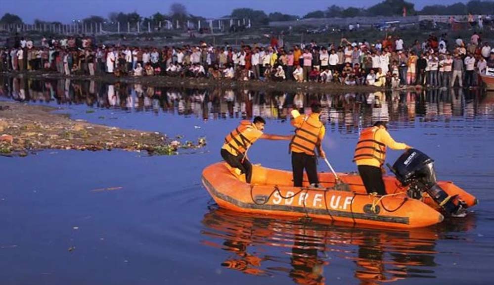 वृंदावन बोट दुर्घटना: 10 मृत, 5 लापता, घंटों बाद दलदल में मिली डूबी हुई बोट