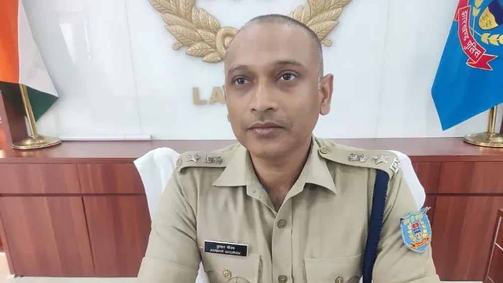 कानून-व्यवस्था मजबूत करने को लातेहार पुलिस में व्यापक ट्रांसफर कानून-व्यवस्था मजबूत करने को लातेहार पुलिस में व्यापक ट्रांसफर