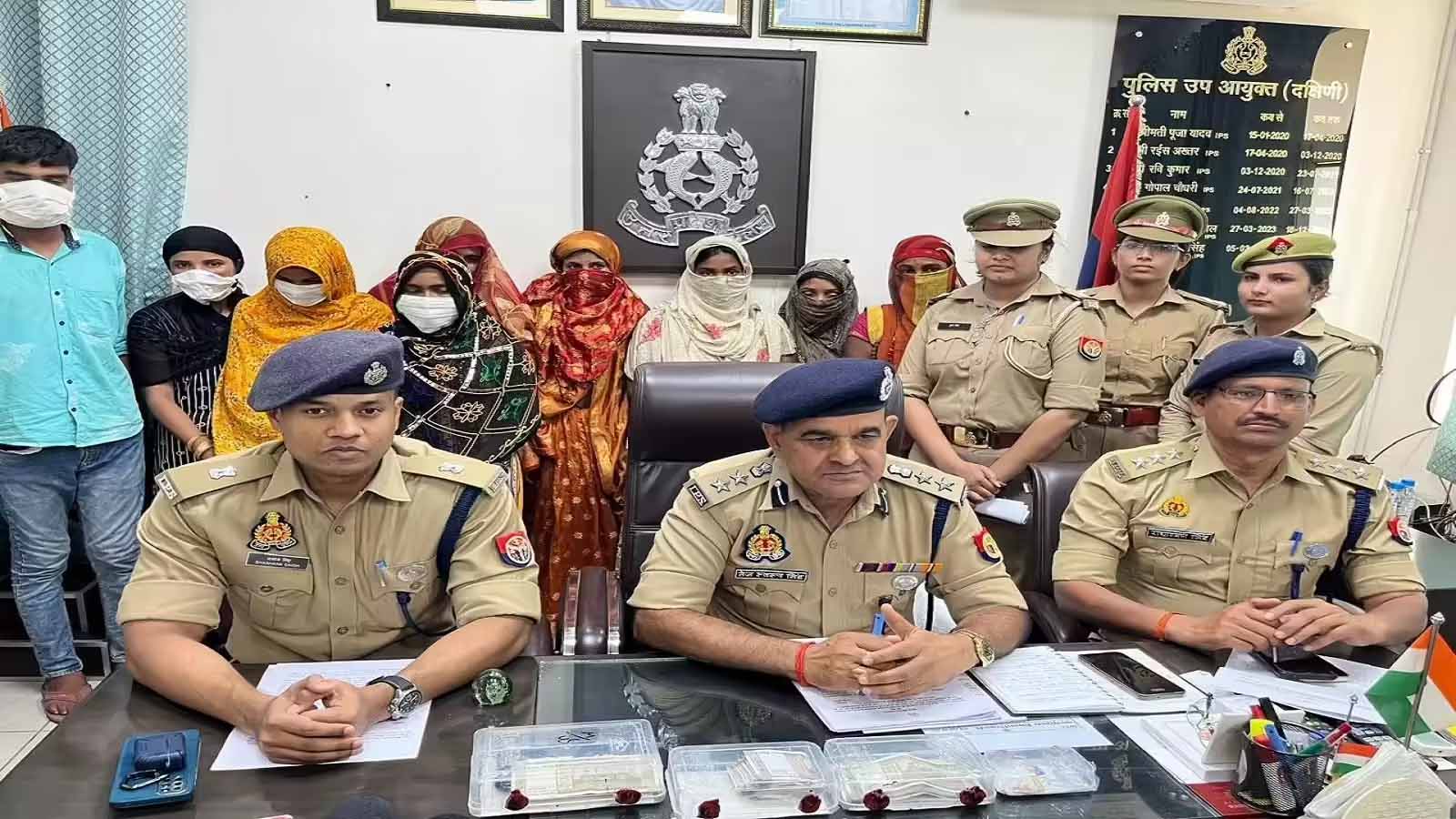 ई-रिक्शा व ऑटो में जेवर चोरी करने वाला महिला गैंग पकड़ा गया