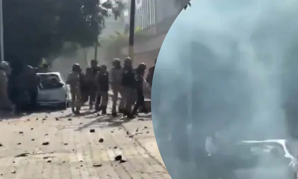 नोएडा में कर्मचारियों का हंगामा बढ़ा, पुलिस वाहनों समेत कई वाहनों में तोड़फोड़