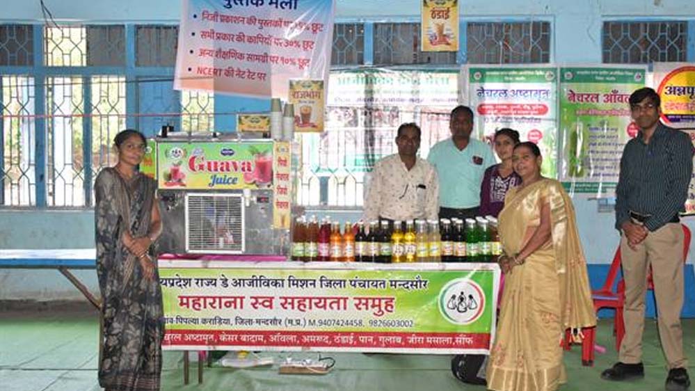 मंदसौर की महिलाओं ने नारी शक्ति वंदन के तहत महानगरों में बिखेरी मिठास