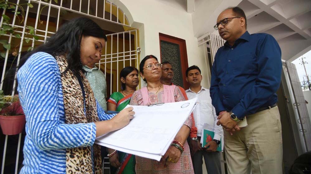 गृह विभाग की नई गाइडलाइन: जनगणना में महिला का नाम बताने के लिए परिवार को नहीं किया जा सकेगा बाध्य