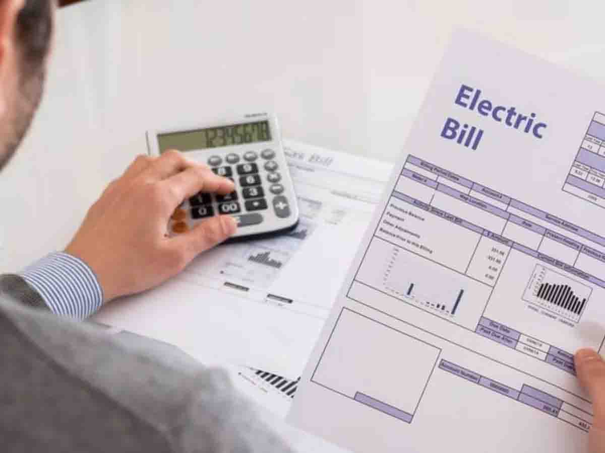 यूपी में उल्टा दांव, उपभोक्ता ने विभाग से मांगा मुआवजा, स्मार्ट मीटर और सर्वर की खराबी ने पहुंचाई आर्थिक चोट