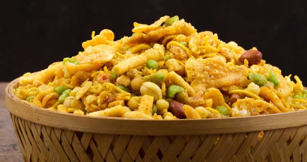 MP का नमकीन हुआ महंगा, 20-40 रुपए किलो बढ़े दाम, युद्ध और सप्लाई ठप होने से 80 देशों पर पड़ा असर