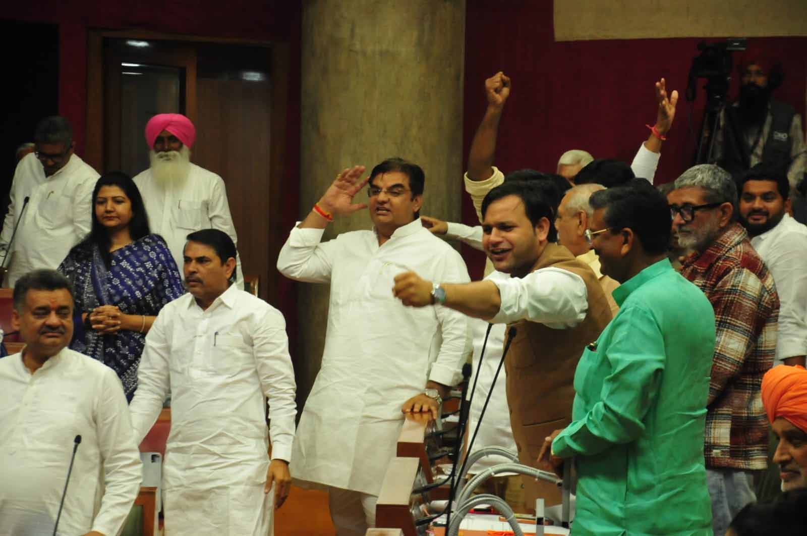 नारी शक्ति वंदन विधेयक पर सियासी संग्राम, भाजपा लाएगी निंदा प्रस्ताव