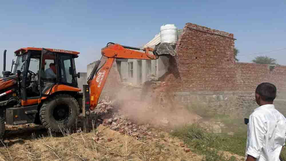 बुलडोजर की कार्रवाई: जेडीए ने अवैध कॉलोनियों और कब्जों पर कसा शिकंजा