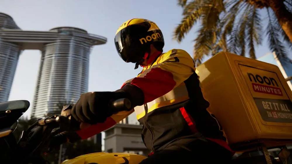 NOON कंपनी ने UAE में राइडर्स की भर्ती की घोषणा, हर महीने 1 लाख तक कमाई का अवसर