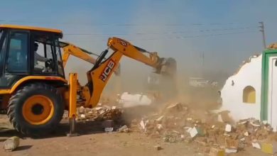 संभल में सरकारी जमीन पर कब्जे को लेकर मस्जिद और मदरसे पर चला बुलडोजर