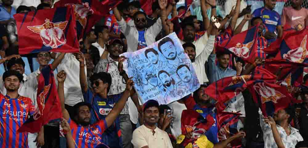 पंत और राहुल ने किया निराश, इकाना स्टेडियम में क्रिकेट के रोमांच और नई जर्सी का दिखा क्रेज