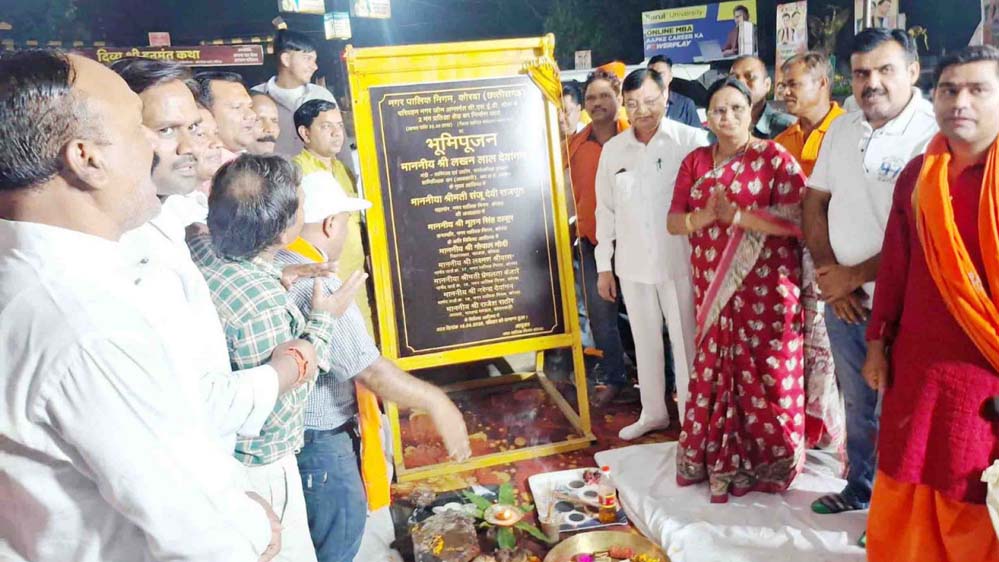 रायपुर में ट्रैफिक सिग्नल पर शेड का निर्माण, अब धूप और बारिश में प्रतीक्षा करना होगा आरामदायक रायपुर में ट्रैफिक सिग्नल पर शेड का निर्माण, अब धूप और बारिश में प्रतीक्षा करना होगा आरामदायक