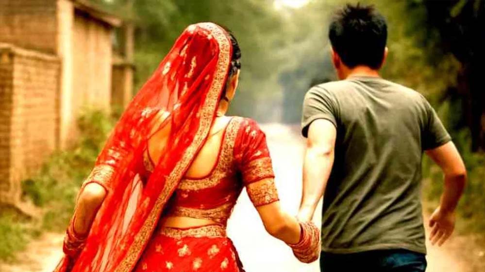 पति का दर्द: 'दूसरी पत्नी और बेटे के साथ फरार हो गई', रोते हुए सुनाई आपबीती