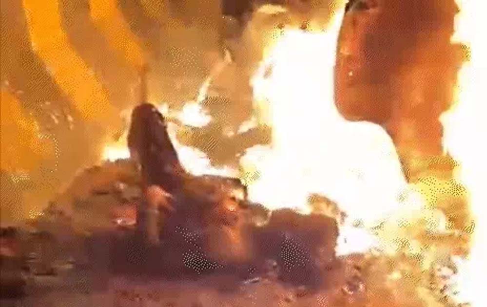 मिर्जापुर हादसा: ट्रक की ब्रेक फेल, बोलेरो को टक्कर मारने के बाद 9 लोगों की जलकर मौत