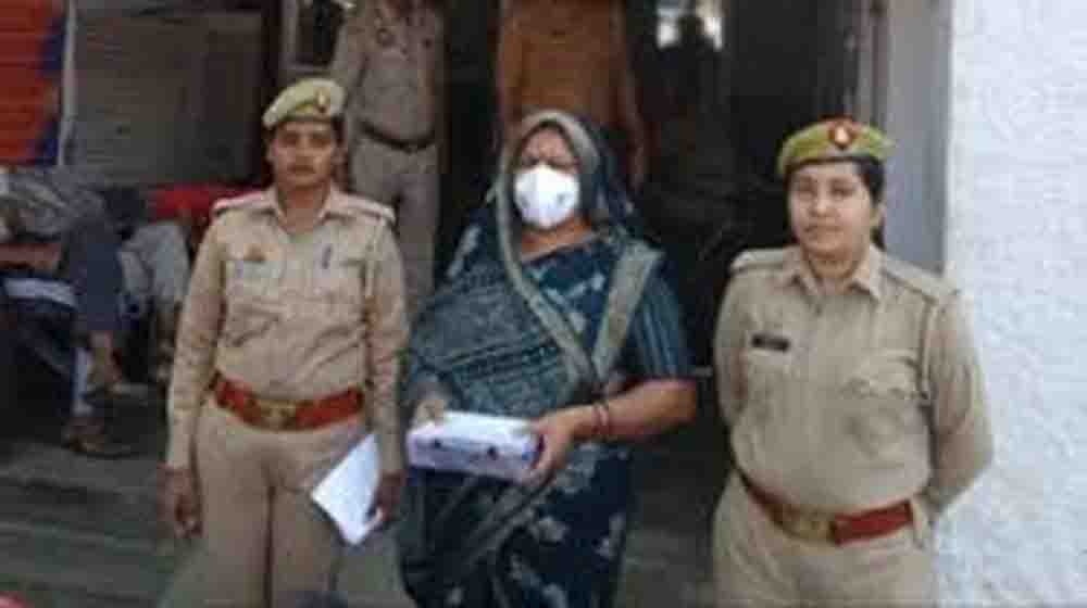 स्कैनिंग के दौरान पकड़ा गया कारतूसों का जखीरा, कानपुर की महिला गिरफ्तार और आर्म्स एक्ट में मामला दर्ज