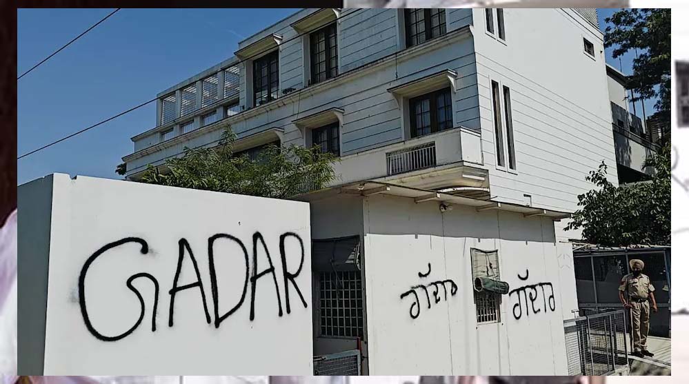 जालंधर में हरभजन का विरोध, AAP कार्यकर्ताओं ने घर पर लिखा ‘गद्दार’; मित्तल भी शिकार