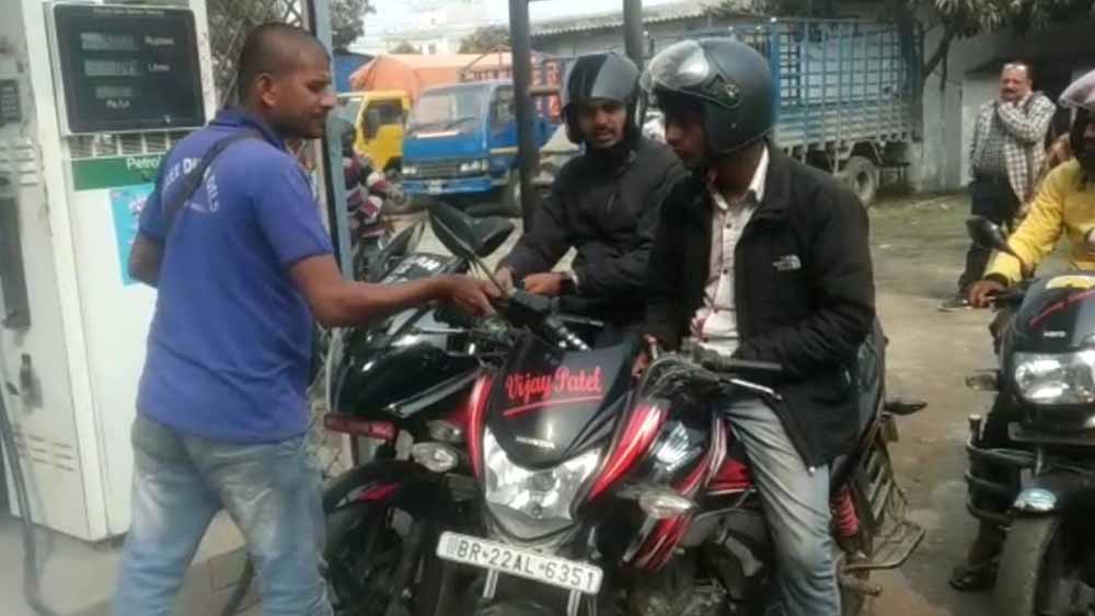 भारत-नेपाल सीमा पर बड़ा फैसला, नेपाली नंबर गाड़ियों को ईंधन नहीं मिलेगा